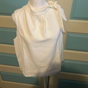 Gilli Elegant White Sleeveless Top